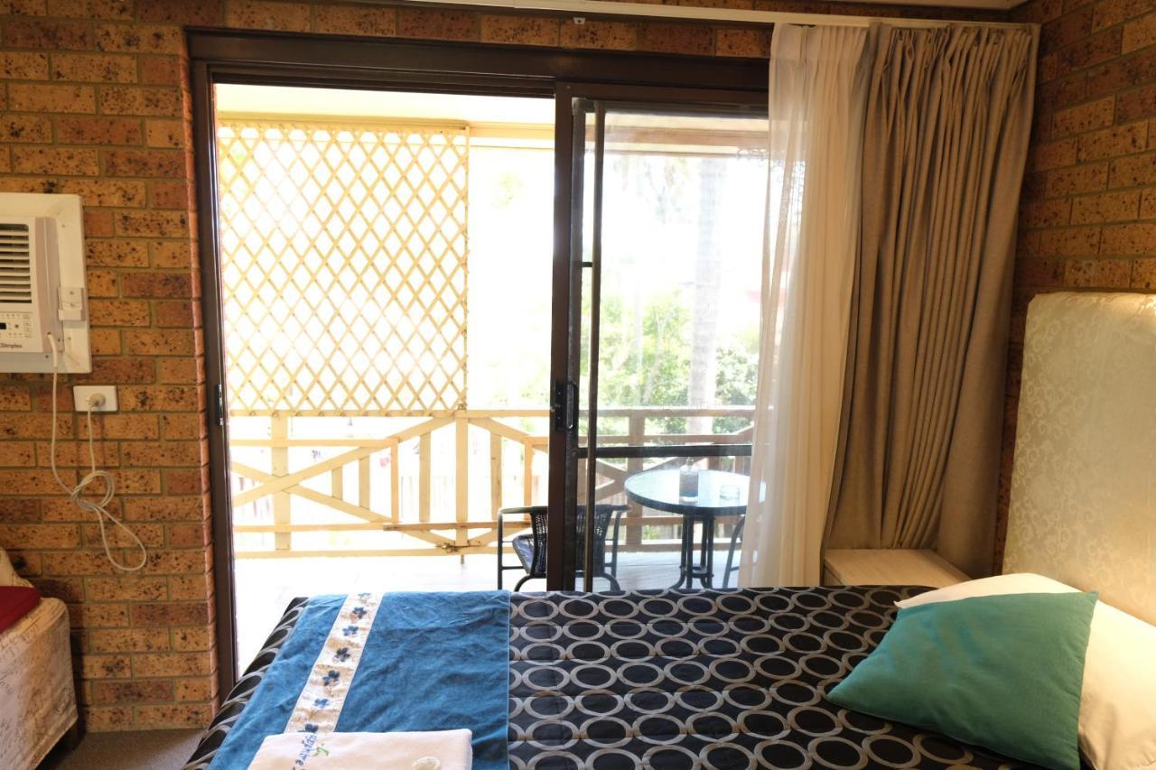 Sapphire Palms Motel Entrance Екстериор снимка