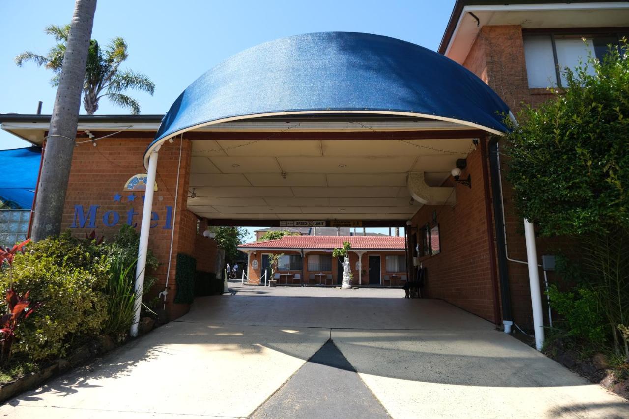 Sapphire Palms Motel Entrance Екстериор снимка