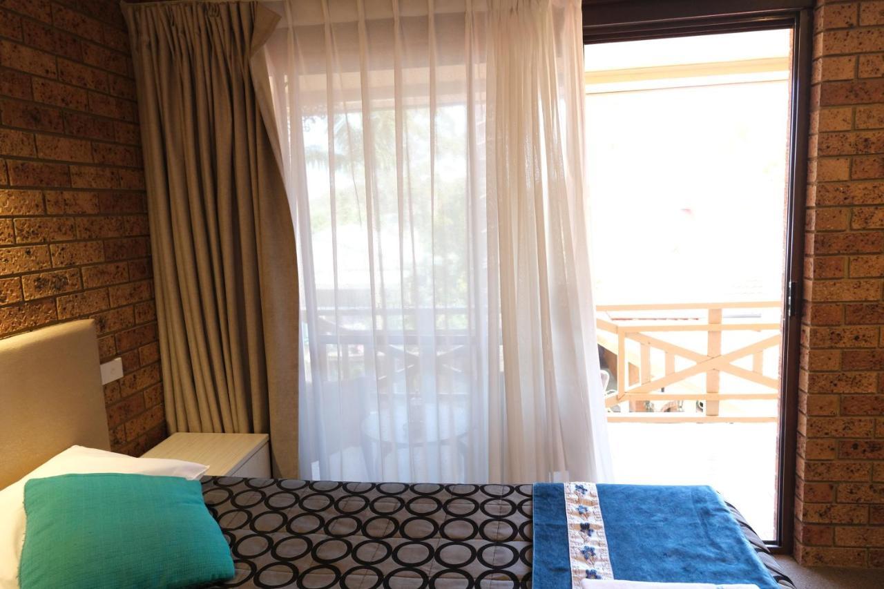 Sapphire Palms Motel Entrance Екстериор снимка